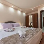 Aventurine Apartman *