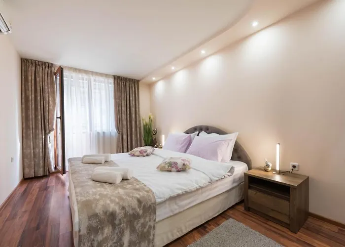 Aventurine Apartment *